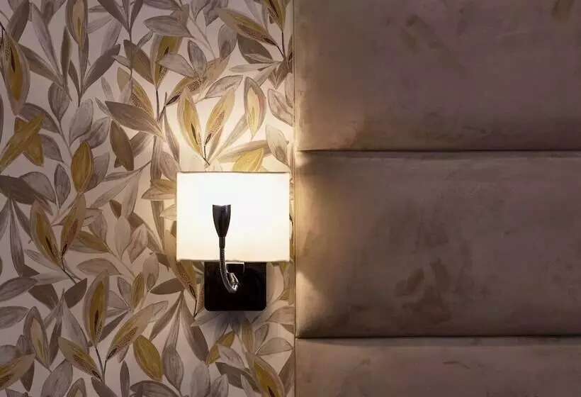 تختخواب و صبحانه Helmirage Suite Via Del Corso