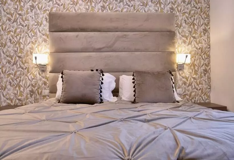 تختخواب و صبحانه Helmirage Suite Via Del Corso