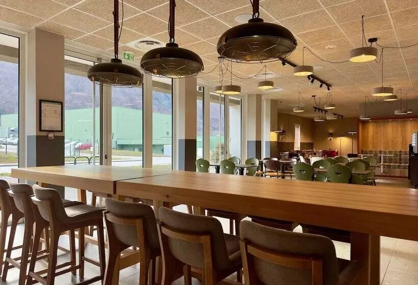 ホテル Best Western   Hôtel Restaurant Spa  Cœur De Maurienne