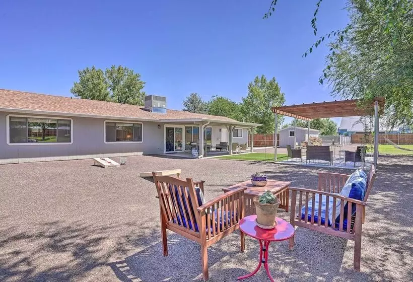 Hot Tub & Spacious Yard: Chino Valley Home!
