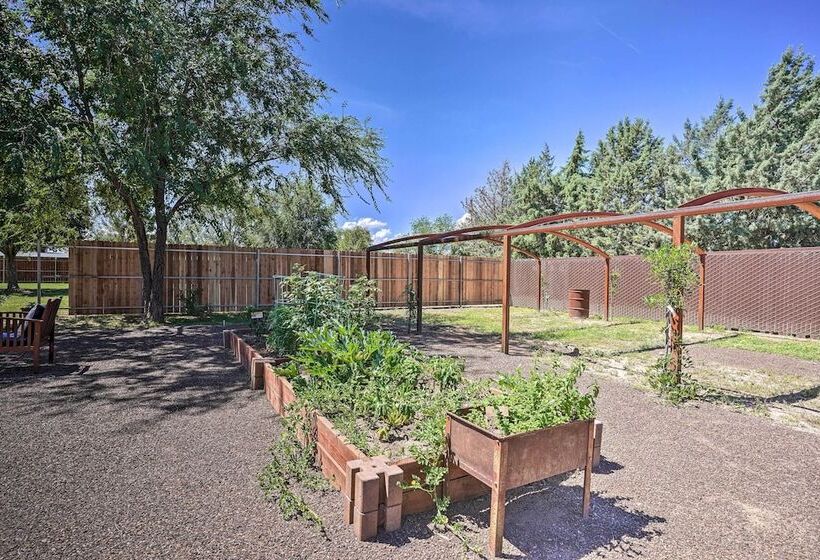 Hot Tub & Spacious Yard: Chino Valley Home!