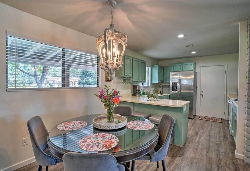 Hot Tub & Spacious Yard: Chino Valley Home!