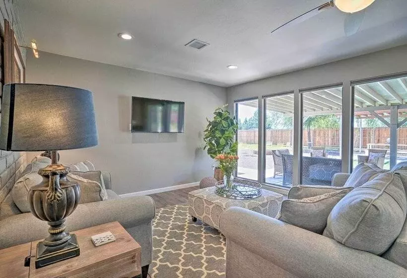 Hot Tub & Spacious Yard: Chino Valley Home!