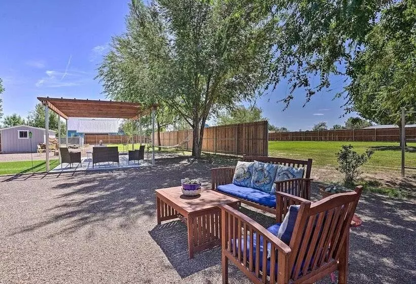 Hot Tub & Spacious Yard: Chino Valley Home!