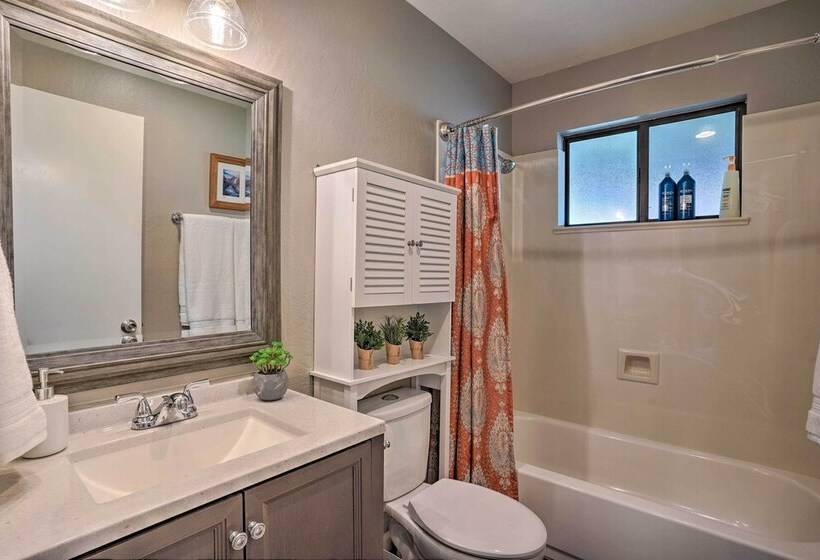 Hot Tub & Spacious Yard: Chino Valley Home!