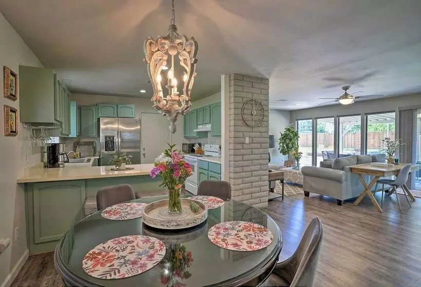 Hot Tub & Spacious Yard: Chino Valley Home!