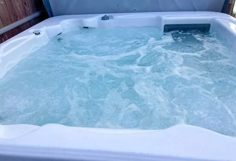 Hot Tub & Spacious Yard: Chino Valley Home!