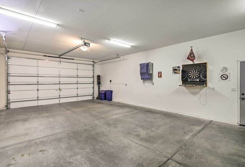 Cozy Bullhead City Home W/ Patio & Mountain Views!