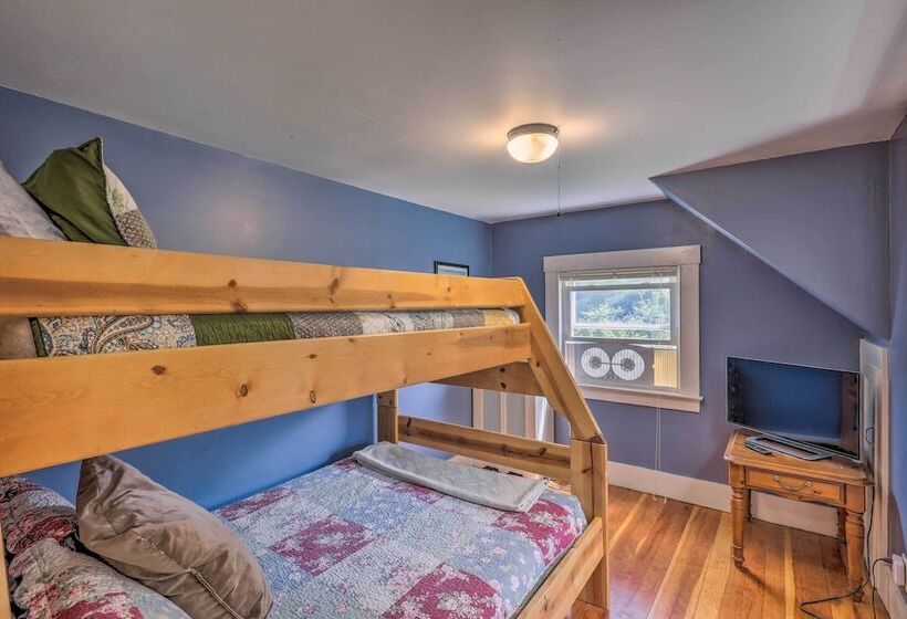 Franconia Escape On Half Acre W/ Fire Pit & Deck!