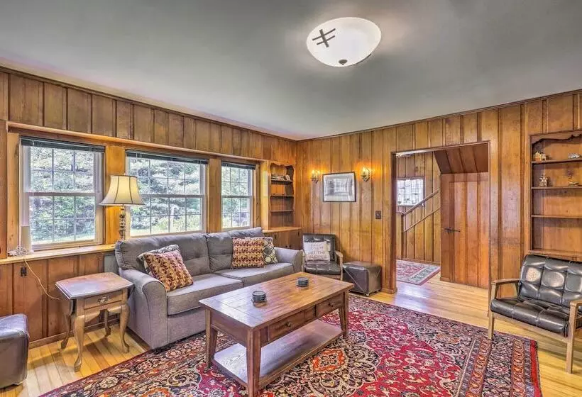 Franconia Escape On Half Acre W/ Fire Pit & Deck!