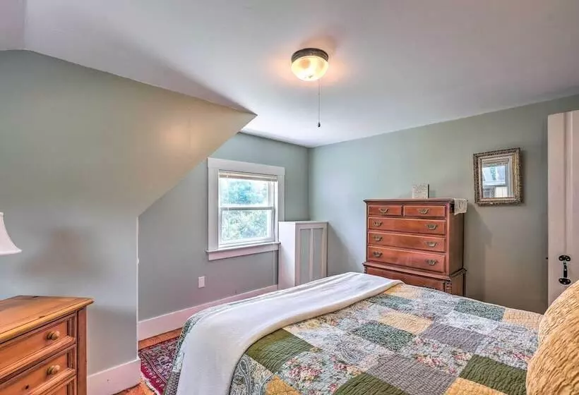 Franconia Escape On Half Acre W/ Fire Pit & Deck!