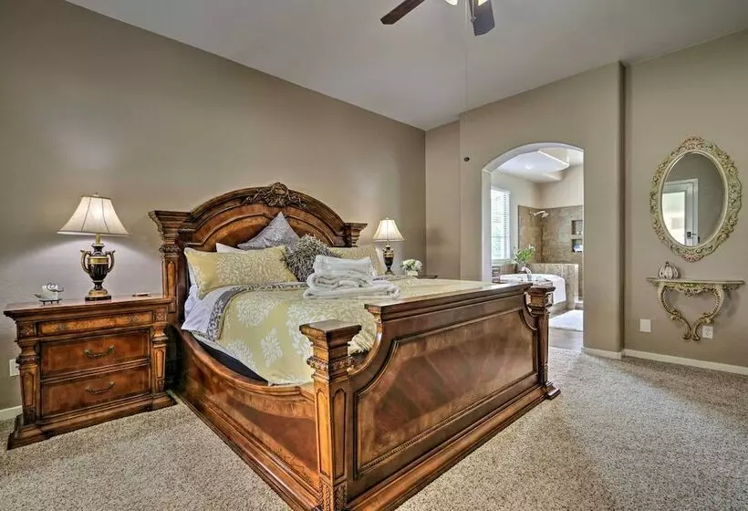 Goodyear Home W/ Outdoor Oasis On Golf Course