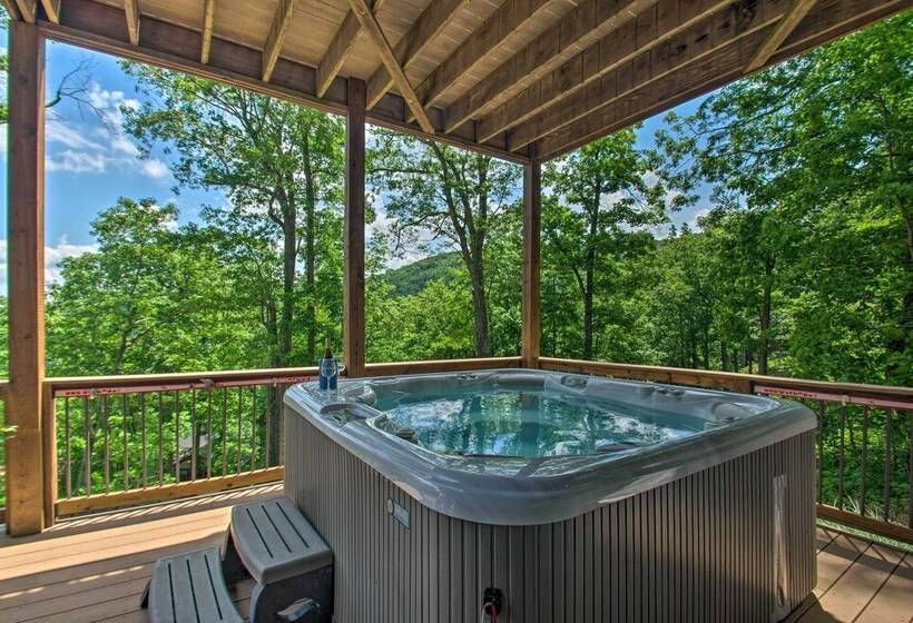 Grand Chalet W/ Hot Tub   Near Wintergreen Resort