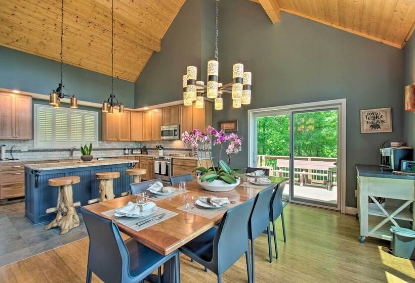 Grand Chalet W/ Hot Tub   Near Wintergreen Resort