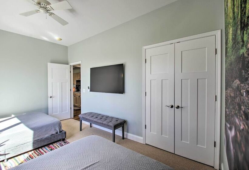 Grand Chalet W/ Hot Tub   Near Wintergreen Resort