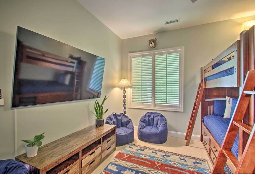 Grand Chalet W/ Hot Tub   Near Wintergreen Resort