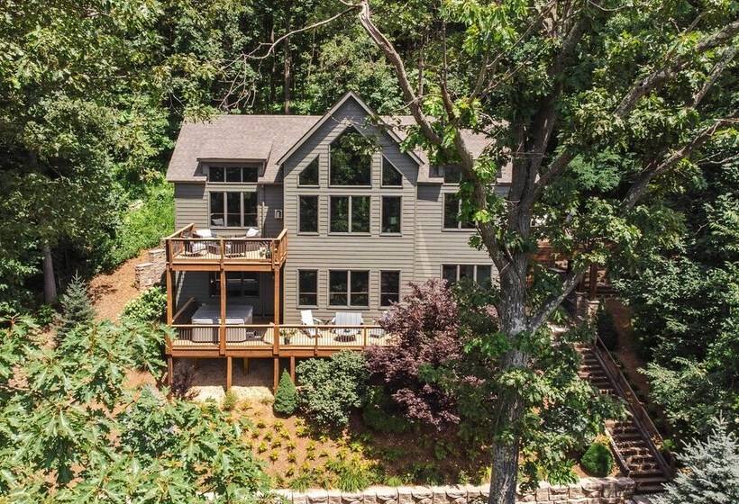 Grand Chalet W/ Hot Tub   Near Wintergreen Resort