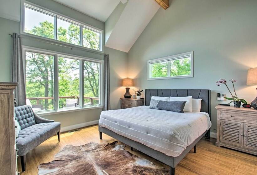 Grand Chalet W/ Hot Tub   Near Wintergreen Resort