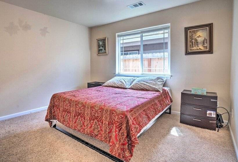 Grants Pass Home: 1 Mi To Downtown & Rogue River!