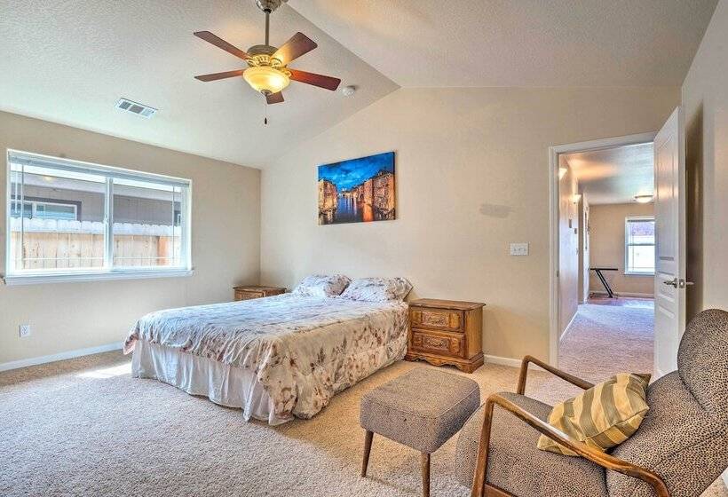 Grants Pass Home: 1 Mi To Downtown & Rogue River!