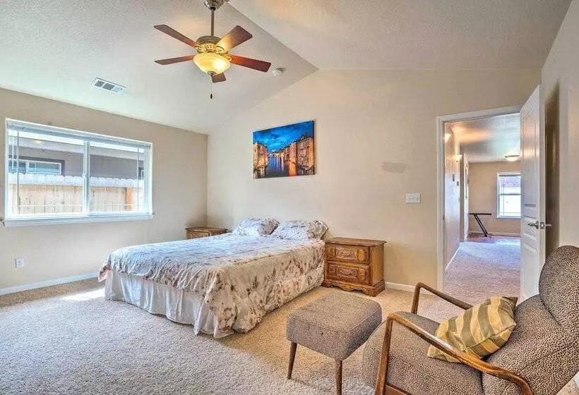 Grants Pass Home: 1 Mi To Downtown & Rogue River!