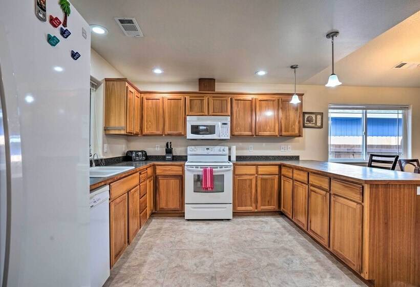 Grants Pass Home: 1 Mi To Downtown & Rogue River!