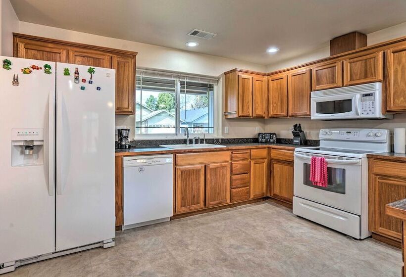 Grants Pass Home: 1 Mi To Downtown & Rogue River!