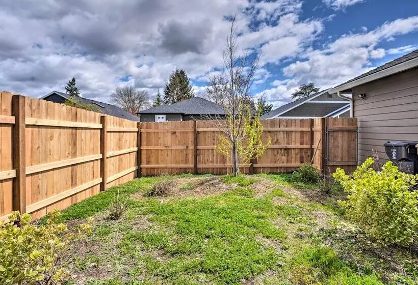 Grants Pass Home: 1 Mi To Downtown & Rogue River!