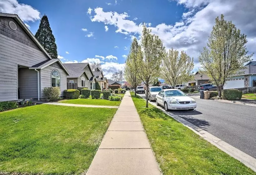 Grants Pass Home: 1 Mi To Downtown & Rogue River!
