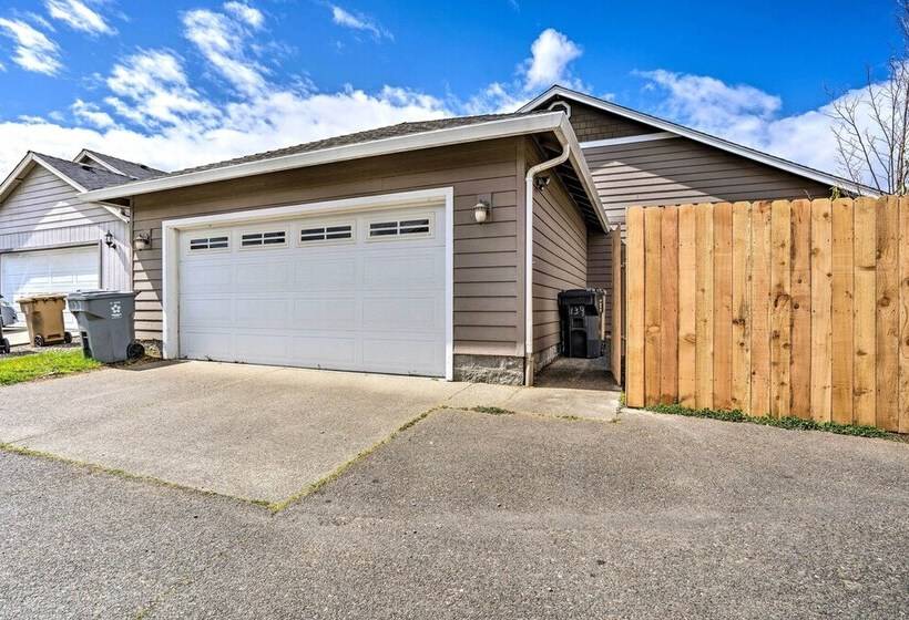 Grants Pass Home: 1 Mi To Downtown & Rogue River!