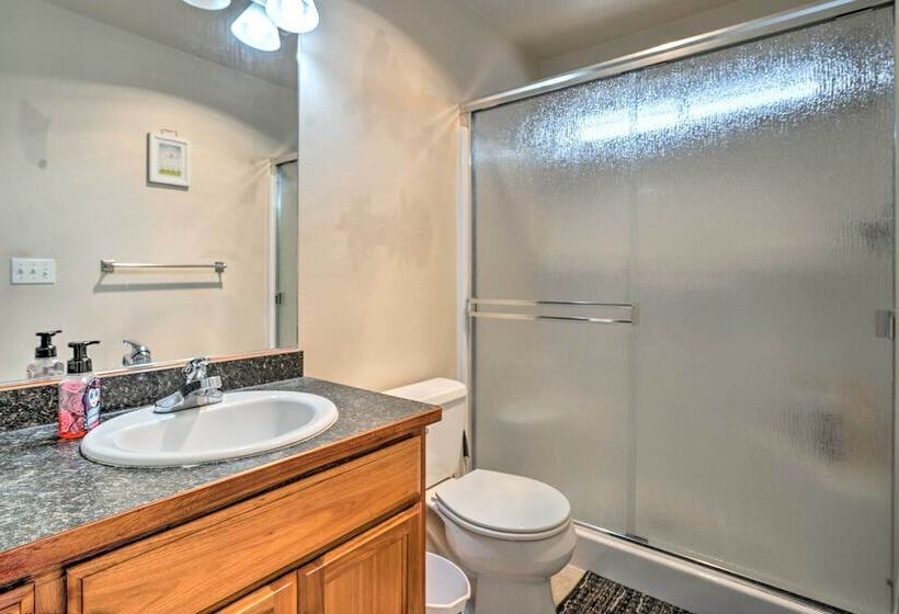 Grants Pass Home: 1 Mi To Downtown & Rogue River!