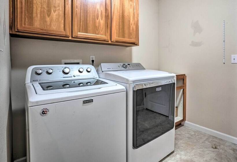 Grants Pass Home: 1 Mi To Downtown & Rogue River!