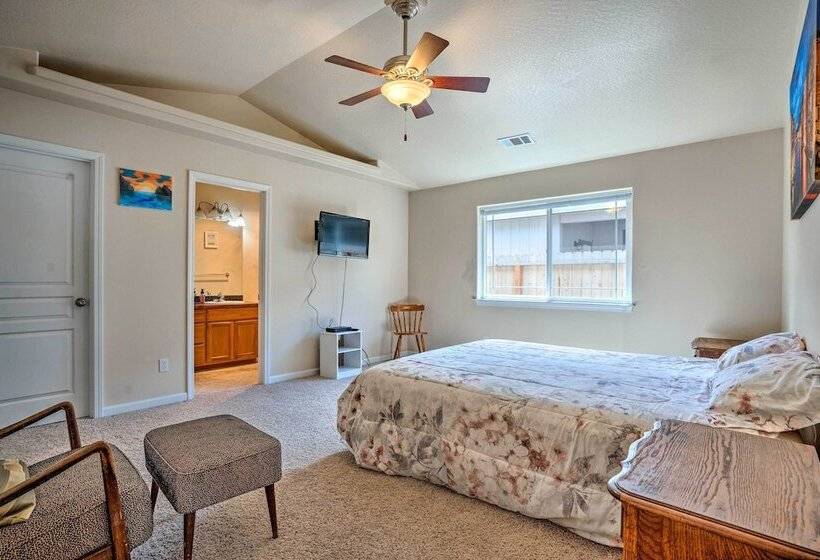 Grants Pass Home: 1 Mi To Downtown & Rogue River!