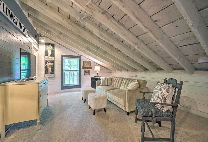 Historic Westfield Home: 2 Mi To Lake Erie!