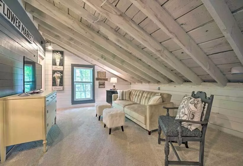 Historic Westfield Home: 2 Mi To Lake Erie!