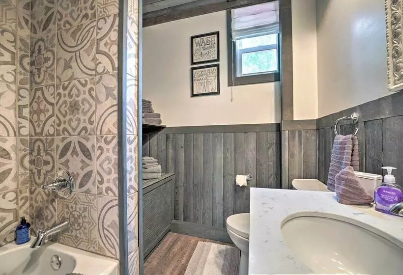 Historic Westfield Home: 2 Mi To Lake Erie!