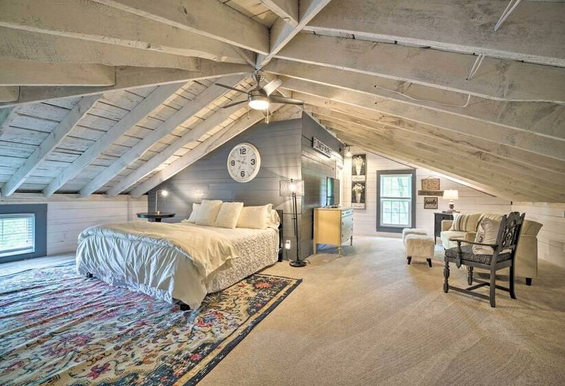 Historic Westfield Home: 2 Mi To Lake Erie!