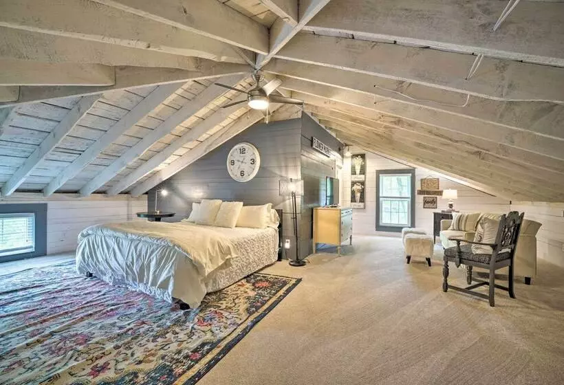 Historic Westfield Home: 2 Mi To Lake Erie!