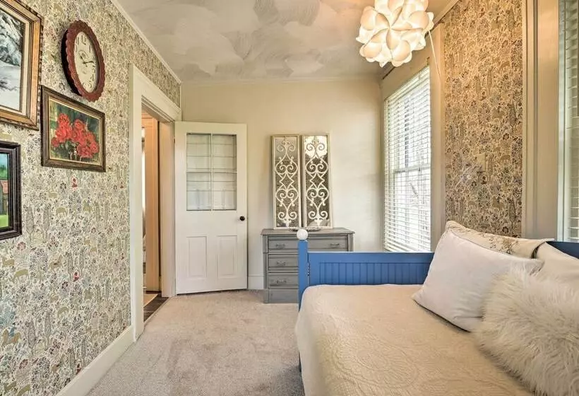 Historic Westfield Home: 2 Mi To Lake Erie!