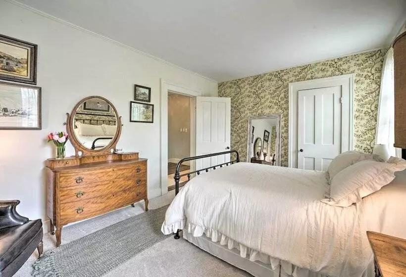 Historic Westfield Home: 2 Mi To Lake Erie!