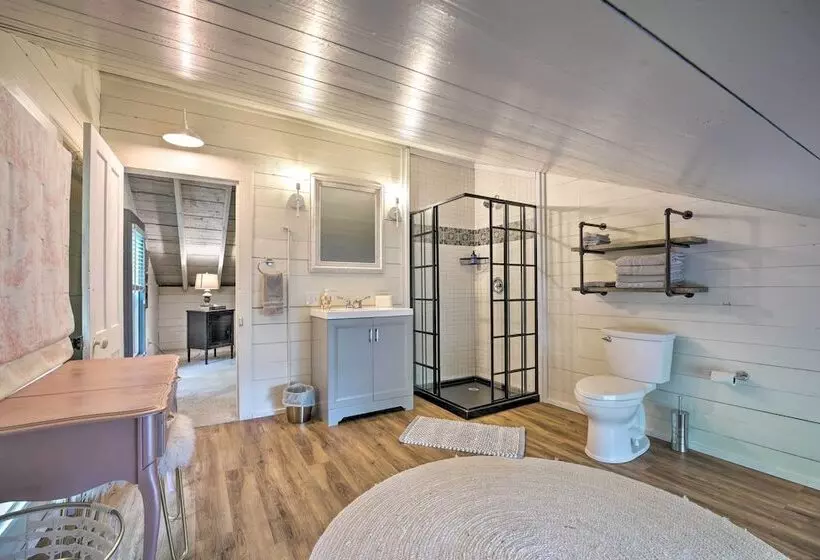 Historic Westfield Home: 2 Mi To Lake Erie!