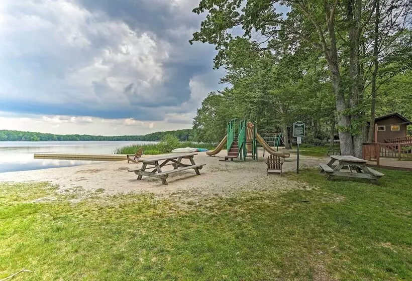 Home In Big Bass Lake Community: Fire Pit & Grill!