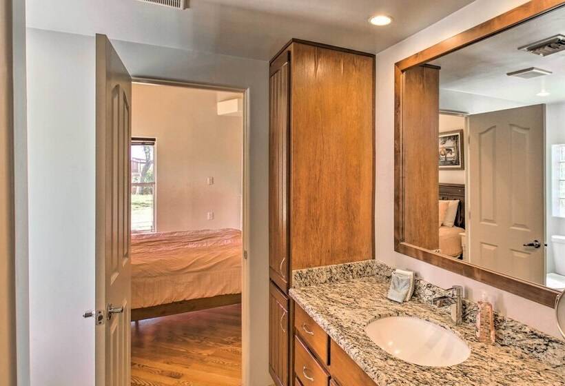 Luxe Scottsdale Home W/ Horse Stables & Pool!