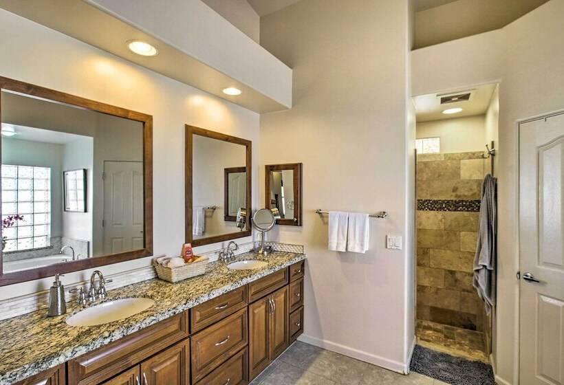 Luxe Scottsdale Home W/ Horse Stables & Pool!