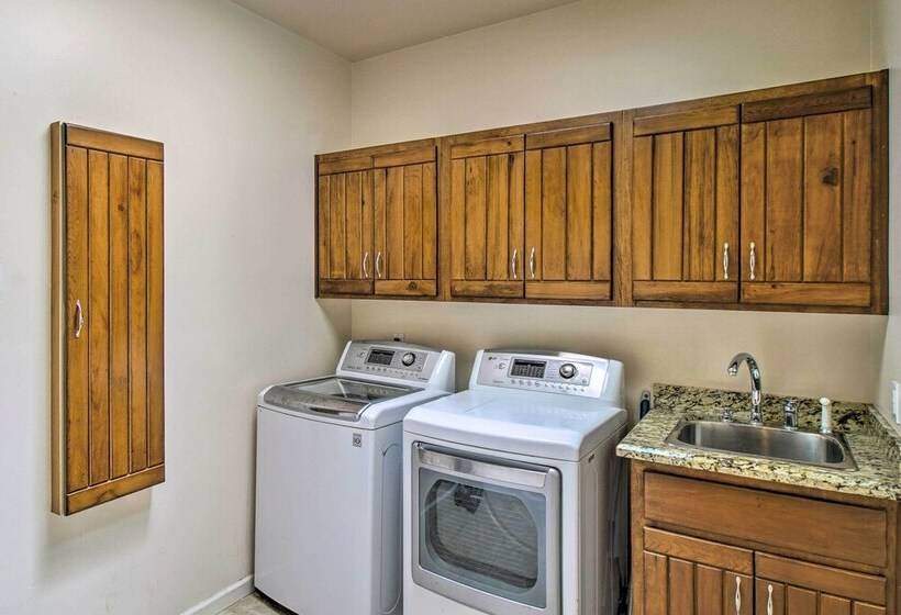 Luxe Scottsdale Home W/ Horse Stables & Pool!