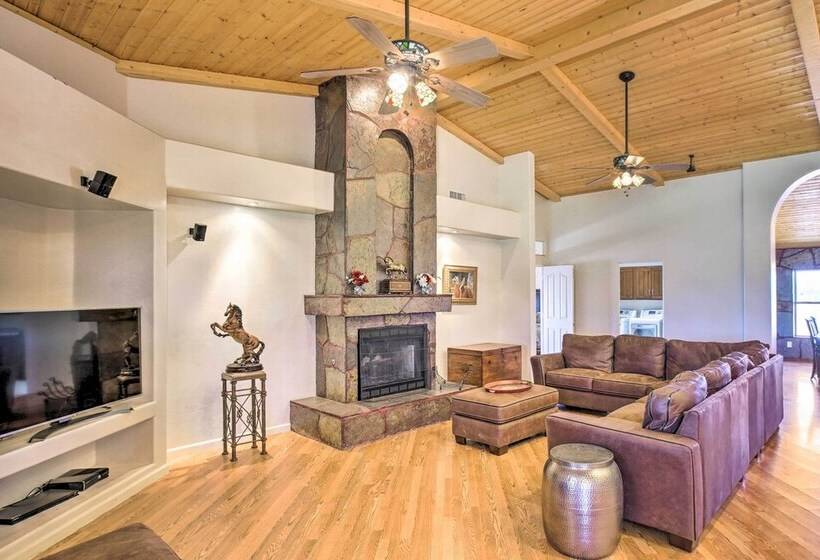 Luxe Scottsdale Home W/ Horse Stables & Pool!