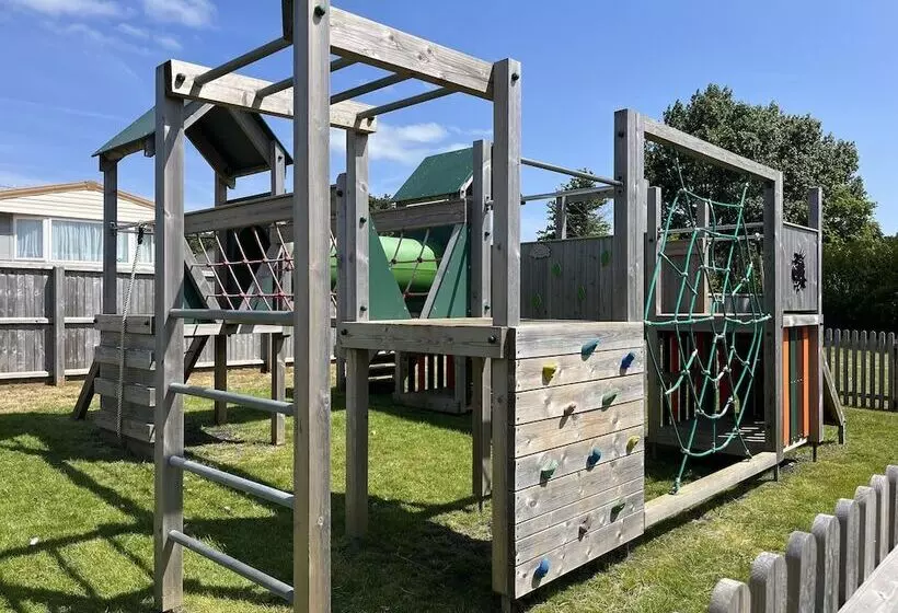 Hotelli St Helens   Lodge   Sleeps 4   Pets Allowed   Pool