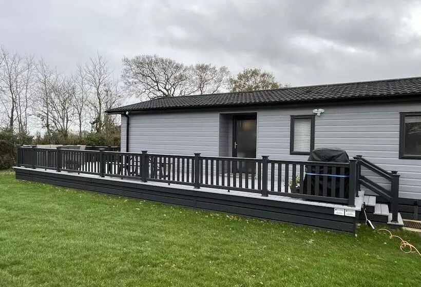 Hotelli St Helens   Lodge   Sleeps 4   Pets Allowed   Pool