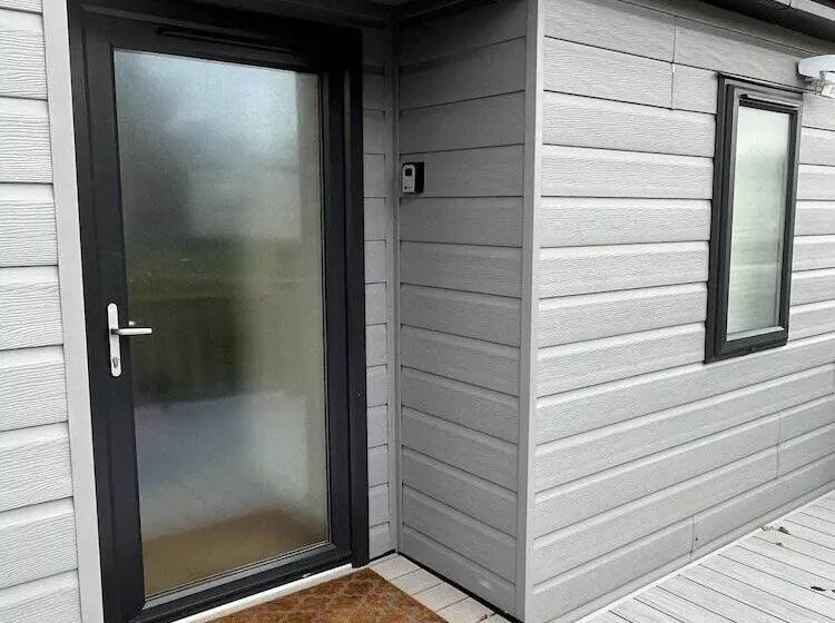 Hotelli St Helens   Lodge   Sleeps 4   Pets Allowed   Pool