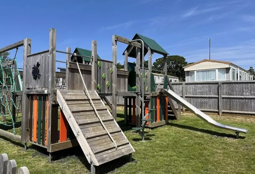 Hotelli St Helens   Lodge   Sleeps 4   Pets Allowed   Pool